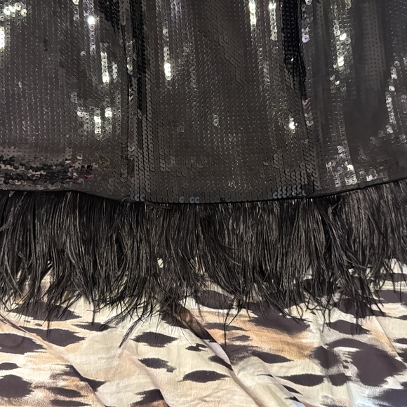 Express Sequin Feather Strapless - Picture 3 of 5